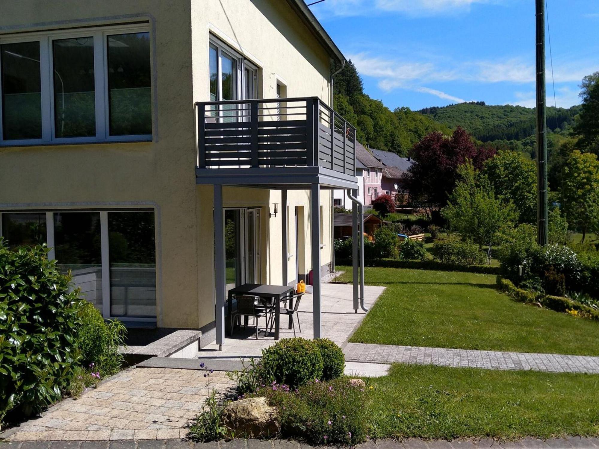 Apartment With Terrace And View Merschbach エクステリア 写真