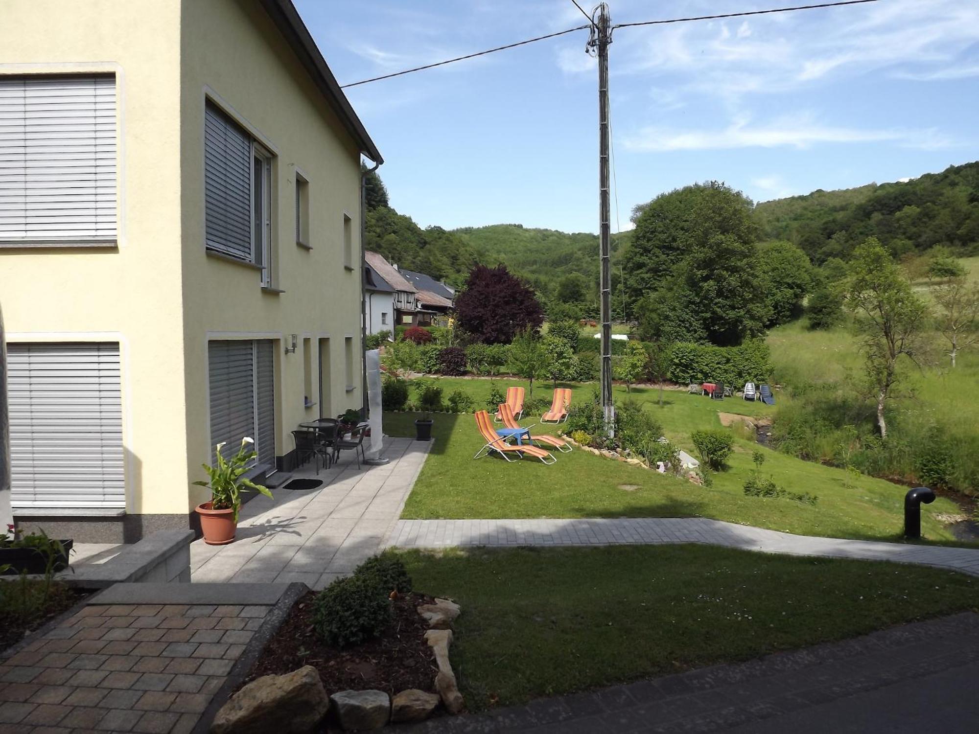 Apartment With Terrace And View Merschbach エクステリア 写真